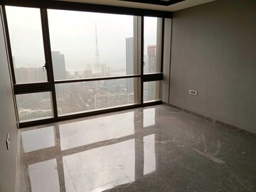 Room in 4 BHK Apartment at Lodha Trump Tower, Worli – for Rent
