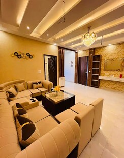 6+ BHK + Pooja Room,Servant Room,Study Room,Extra Room Independent House For Sale in Sector 8
