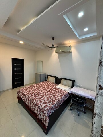 Master Bedroom in 2 BHK Independent House at Sector 21 – for Rent