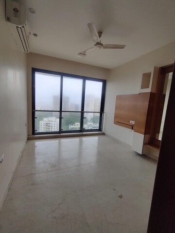 Room in 4 BHK Apartment at Kalpataru Horizon, Worli – for Rent