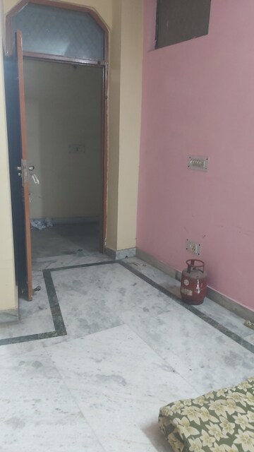 Furnished Amenities in 2.5 BHK Builder Floor at Mayur Vihar – for Rent