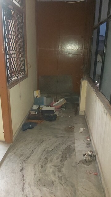 Bedroom in 2.5 BHK Builder Floor at Mayur Vihar – for Rent