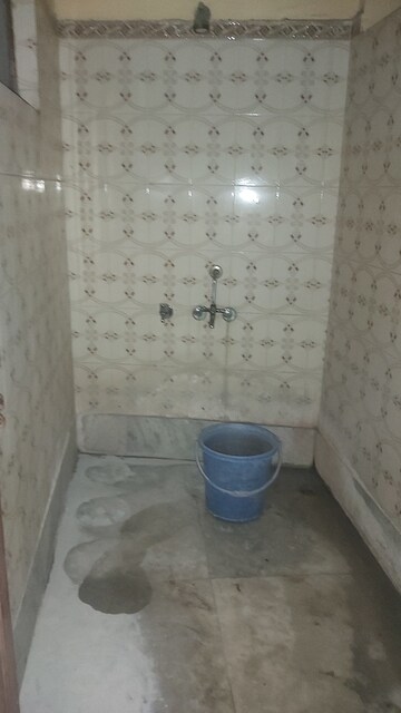 Bathroom in 2.5 BHK Builder Floor at Mayur Vihar – for Rent