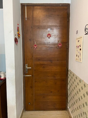 Furnished Amenities in 3 BHK Builder Floor at Dhakoli – for Rent