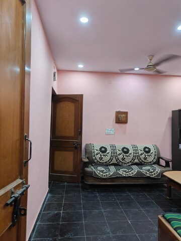 Living Room in 1.5 BHK Independent House at DDA Flats Jasola, Jasola – for Rent