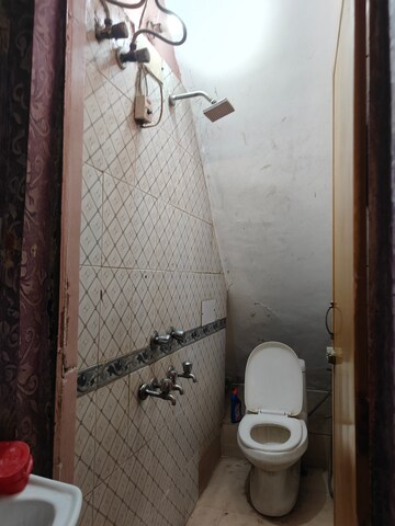 Bathroom in 1.5 BHK Independent House at DDA Flats Jasola, Jasola – for Rent