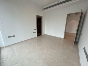 Room in 4 BHK Apartment at Rustomjee Crown, Prabhadevi – for Rent
