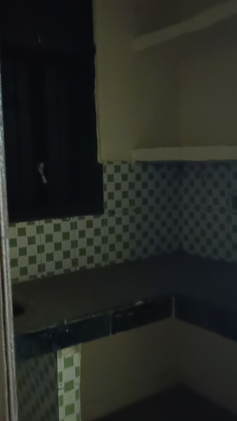 Bathroom, dilshad colony 1.5 Bedroom 500 Sq.Ft. Builder Floor In Dilshad Colony Delhi 8921329