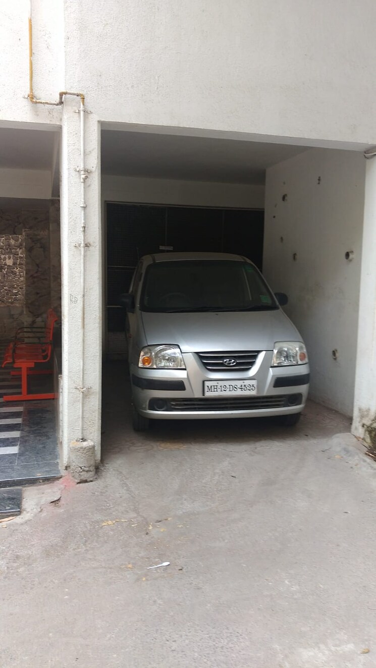  Parking, dahanukar colony 2 Bedroom 900 Sq.Ft. Apartment In Dahanukar Colony Pune 8921301