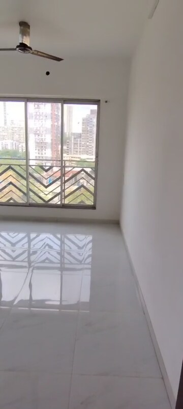 2 BHK Apartment For Rent in Rishab Jay Sarang, Malad East