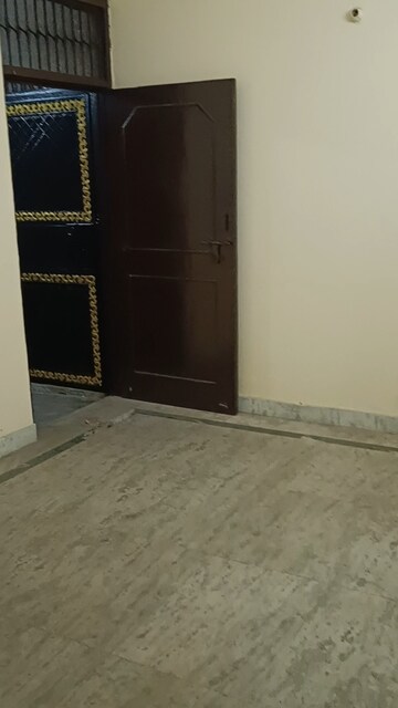 Room in 1.5 BHK Builder Floor at Dilshad Colony – for Sale