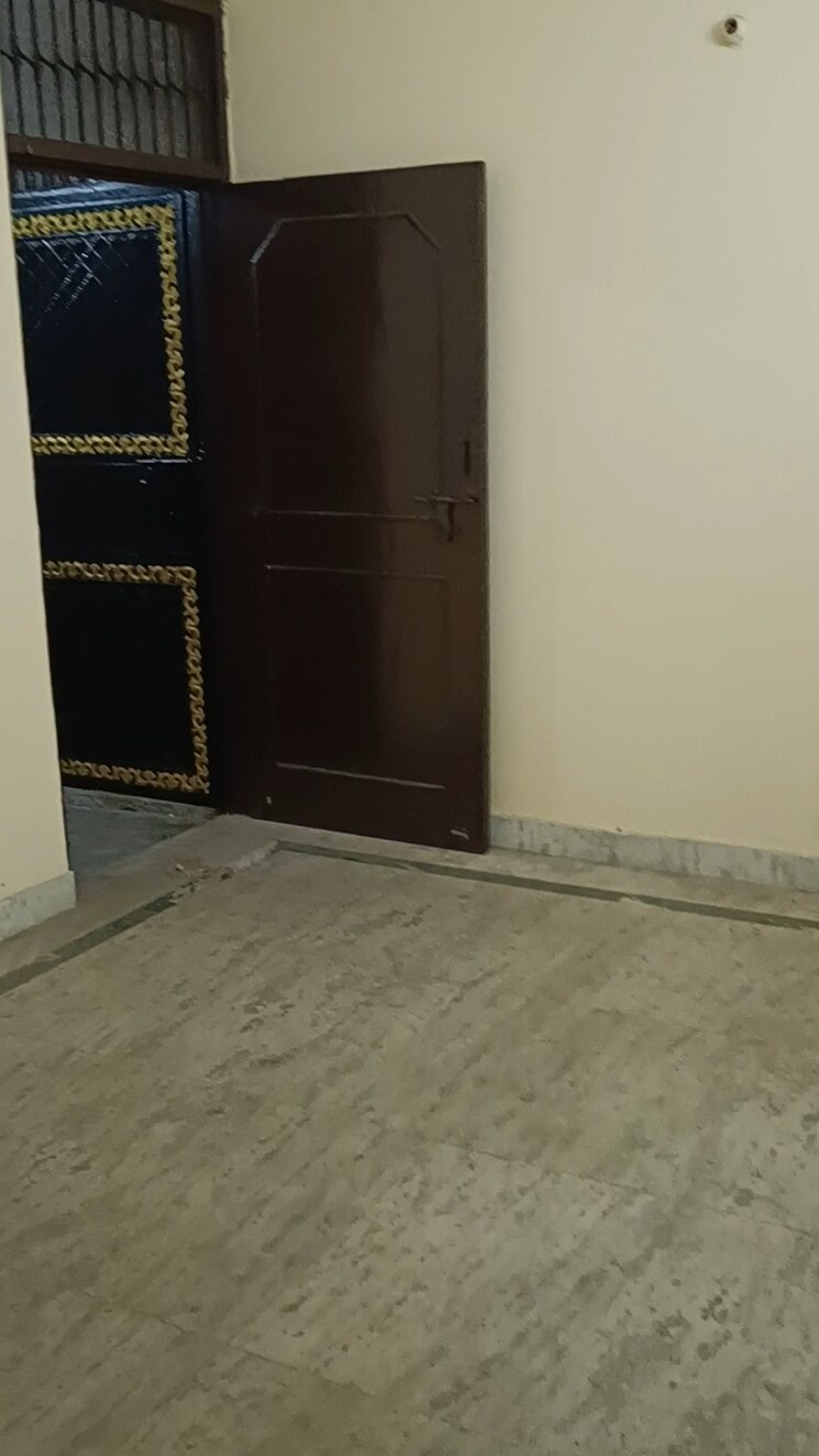 Room, dilshad colony 1.5 Bedroom 500 Sq.Ft. Builder Floor In Dilshad Colony Delhi 8921329