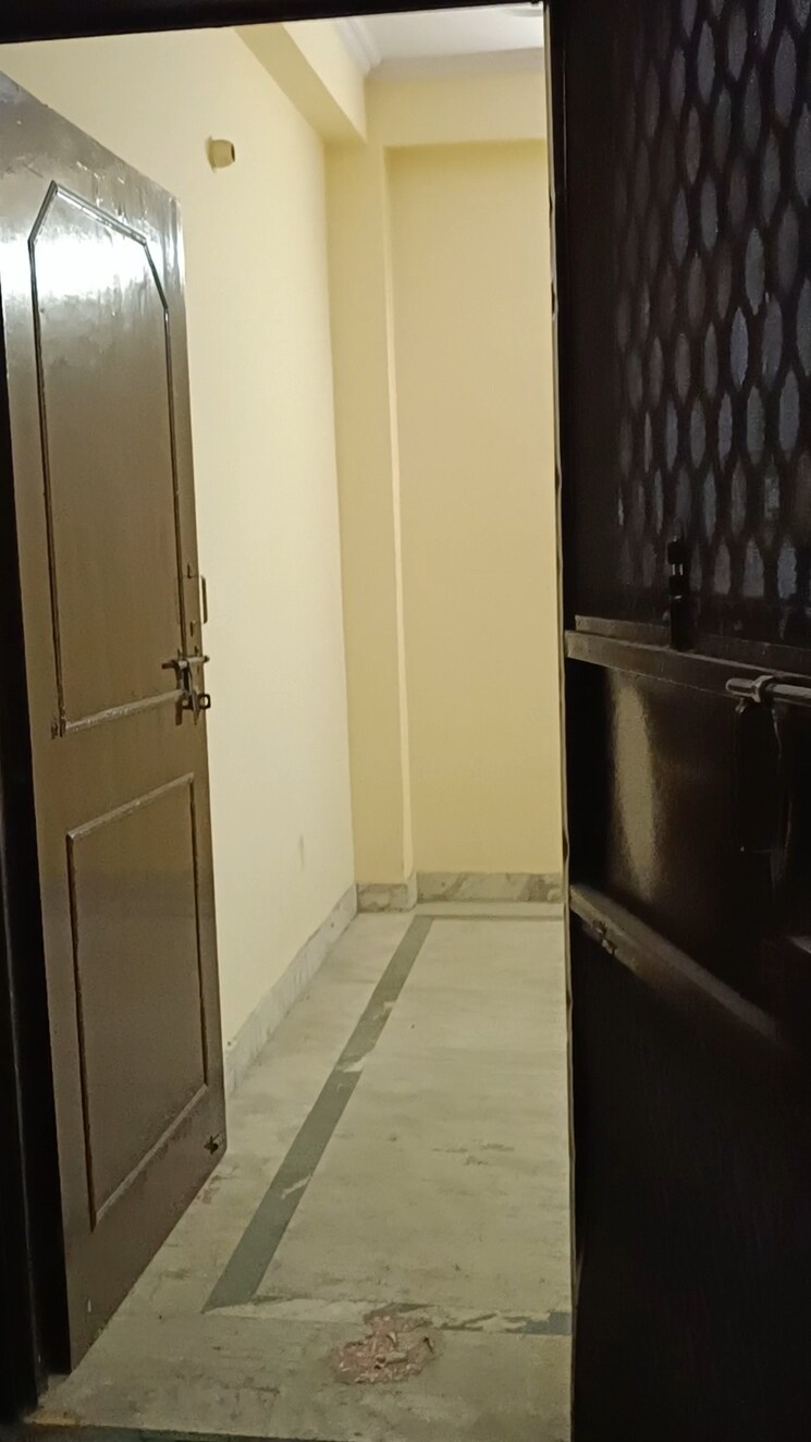 Bathroom, dilshad colony 1.5 Bedroom 500 Sq.Ft. Builder Floor In Dilshad Colony Delhi 8921329