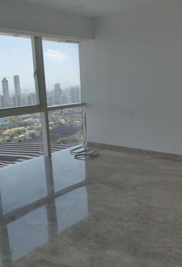 Room in 4 BHK Apartment at Indiabulls Sky, Lower Parel – for Rent