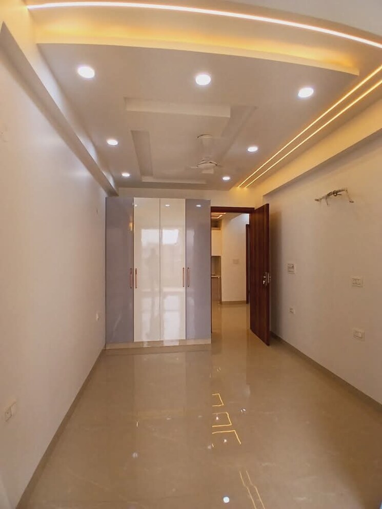 Room, igi airport area 3 Bedroom 1000 Sq.Ft. Apartment In Igi Airport Area Delhi 8921346