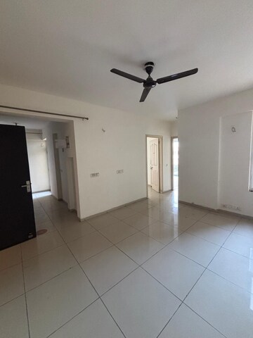 Room in 2 BHK Apartment at Wave Dream Homes, Wave City – for Rent