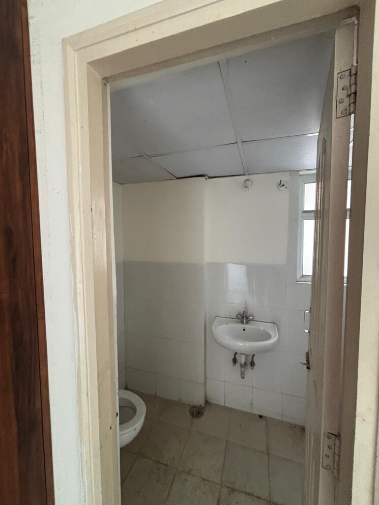 Bathroom, wave-dream-homes 2 Bedroom 808 Sq.Ft. Apartment In Wave City Ghaziabad 8921349