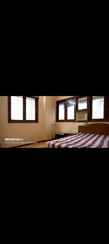 Bedroom in 4 BHK Apartment at Santacruz West – for Rent