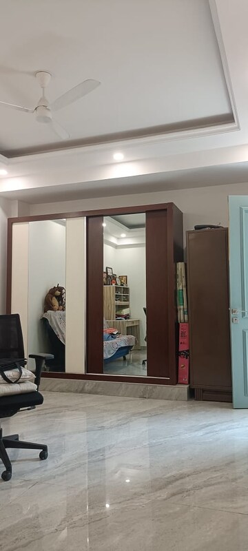 Building Lobby in 4 BHK Builder Floor at RWA Apartments Sector 50, Sector 50 – for Rent