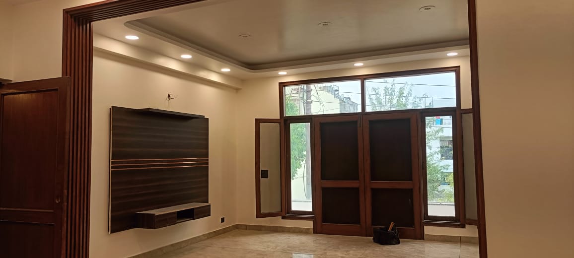 3 BHK + Extra Room Builder Floor For Rent in RWA Apartments Sector 47