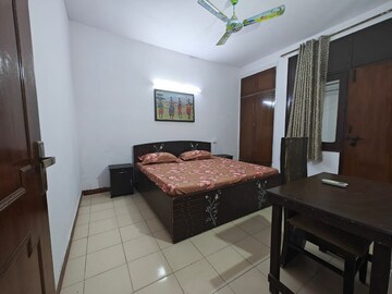 Living Room in 2 BHK Builder Floor at Suncity Heights, Sector 54 – for Rent