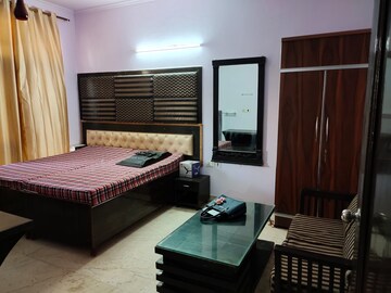 Bedroom in 2 BHK Builder Floor at Suncity Heights, Sector 54 – for Rent