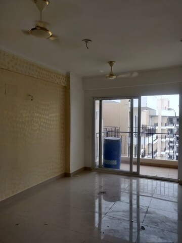 Room in 3 BHK Apartment at Amrapali Crystal Homes, Sector 76 – for Rent