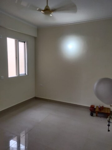 Room in 3 BHK Apartment at Amrapali Crystal Homes, Sector 76 – for Rent