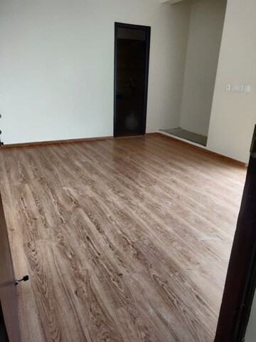 Room in 3 BHK Apartment at Amrapali Crystal Homes, Sector 76 – for Rent