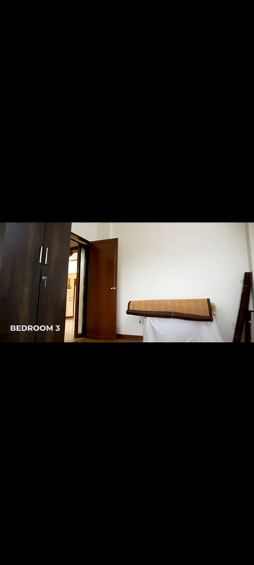 Bedroom in 4 BHK Apartment at Santacruz West – for Sale