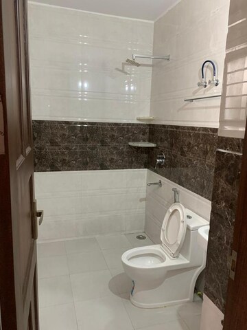 Bathroom in 2 BHK Builder Floor at Sector 40 – for Rent