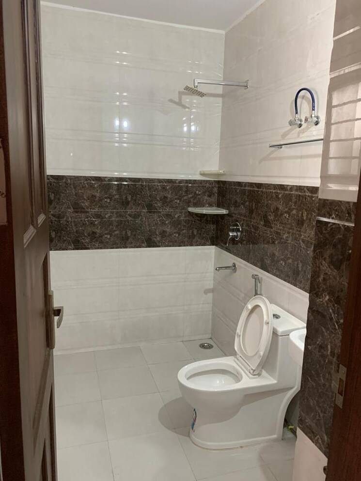 Bathroom, sector 40 2 Bedroom 1650 Sq.Ft. Builder Floor In Sector 40 Gurgaon 8921472