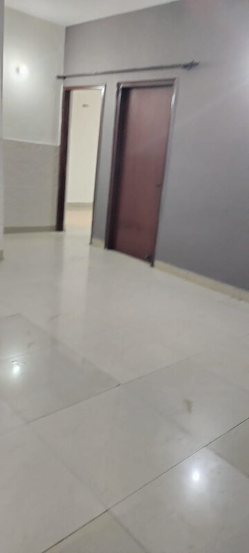 Room in 3 BHK Builder Floor at Ardee City, Sector 52 – for Rent