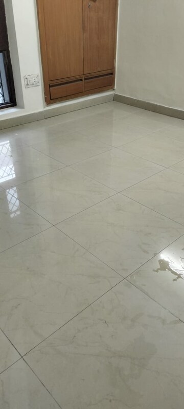 Bathroom in 3 BHK Builder Floor at Ardee City, Sector 52 – for Rent