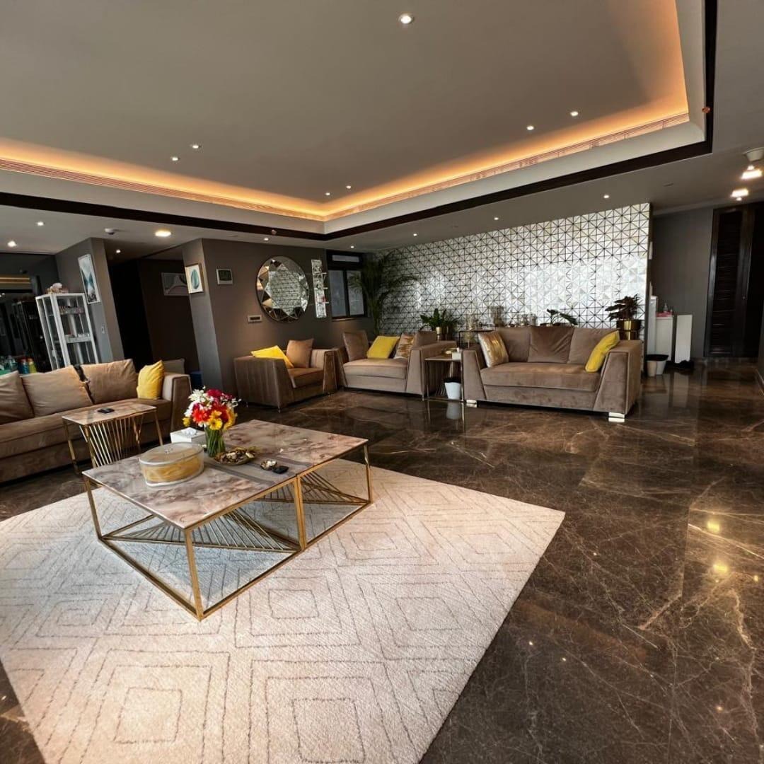 4 BHK + Servant Room Apartment For Rent in Lodha Trump Tower