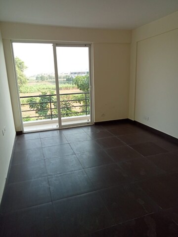 Room in 3 BHK Independent House at Wave Prime Floors, Wave City – for Rent