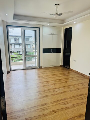 Room in 3 BHK Builder Floor at Sector 46 – for Rent
