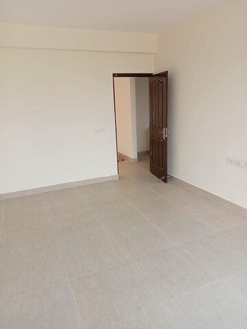 Room in 3 BHK Independent House at Wave Prime Floors, Wave City – for Rent