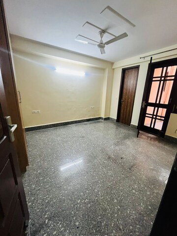 Room in 2 BHK Builder Floor at Sector 46 – for Rent