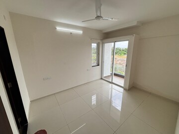 Room in 2 BHK Apartment at Yashwin Orizzonte, Kharadi – for Rent