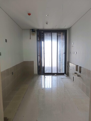 Room in 4 BHK Apartment at Prabhadevi – for Rent