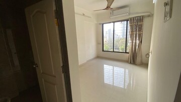 Room in 3 BHK Apartment at Mulund East – for Rent