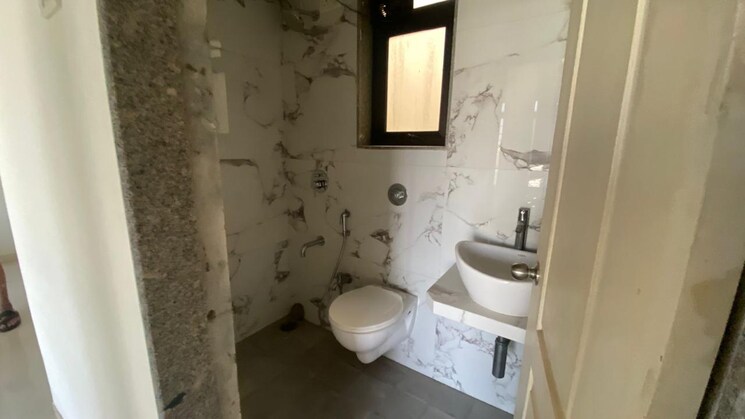 Bathroom, mulund east 3 Bedroom 600 Sq.Ft. Apartment In Mulund East Mumbai 8921521