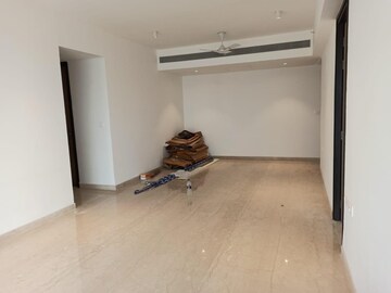 Room in 4 BHK Apartment at Lodha Marquise, Worli – for Rent