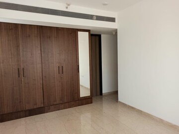 Room in 4 BHK Apartment at Lodha Marquise, Worli – for Rent