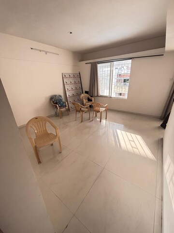 Room in 2.5 BHK Apartment at Gokhale Rahulkunj, Rambaug Colony – for Rent