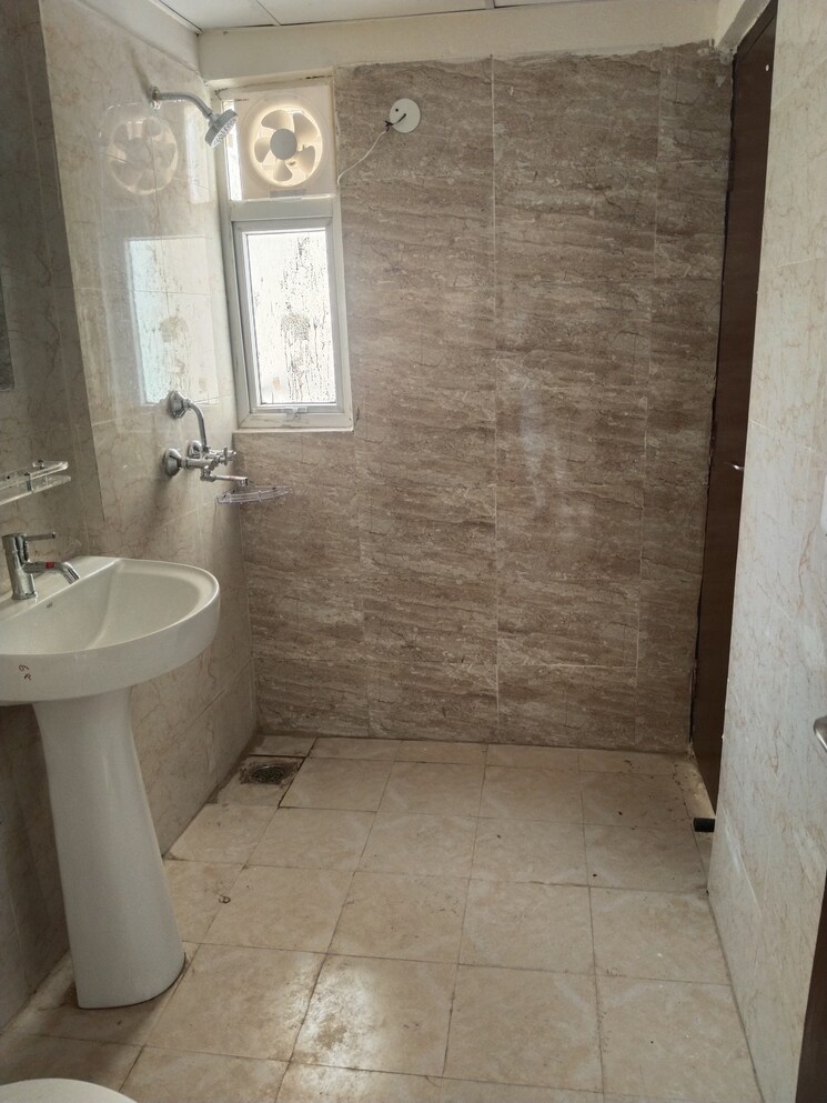Bathroom, amrapali-tropical-garden 3 Bedroom 1185 Sq.Ft. Apartment In Tech Zone 4 Greater Noida Greater Noida 8921534