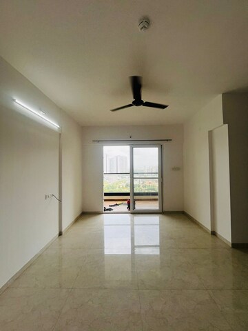 Room in 2 BHK Apartment at Majestique Towers, Kharadi – for Rent