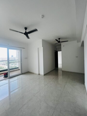 Room in 2 BHK Apartment at Majestique Towers, Kharadi – for Rent