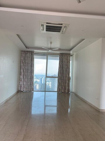 Room in 4 BHK Apartment at Avighna One Avighna Park, Lower Parel – for Rent